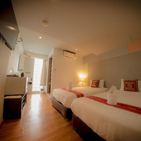 Admire Thonburi Hotel Bangkok Bagian luar foto